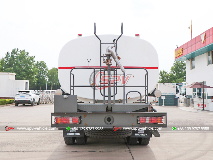 SINOTRUK 3 Axles Water Spray Truck - Rear Side